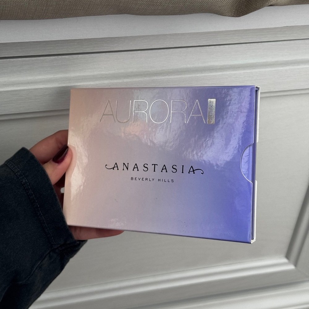 Anastasia Beverlyhills Aurora Glow Kit Palette - Brand New!